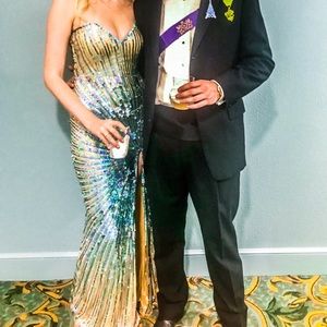 Mac Duggal Sequined gown